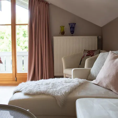 Apartamento Chiemseenest - Romantische Am Chiemsee Mit Separatem Sommer Seezugang Chieming